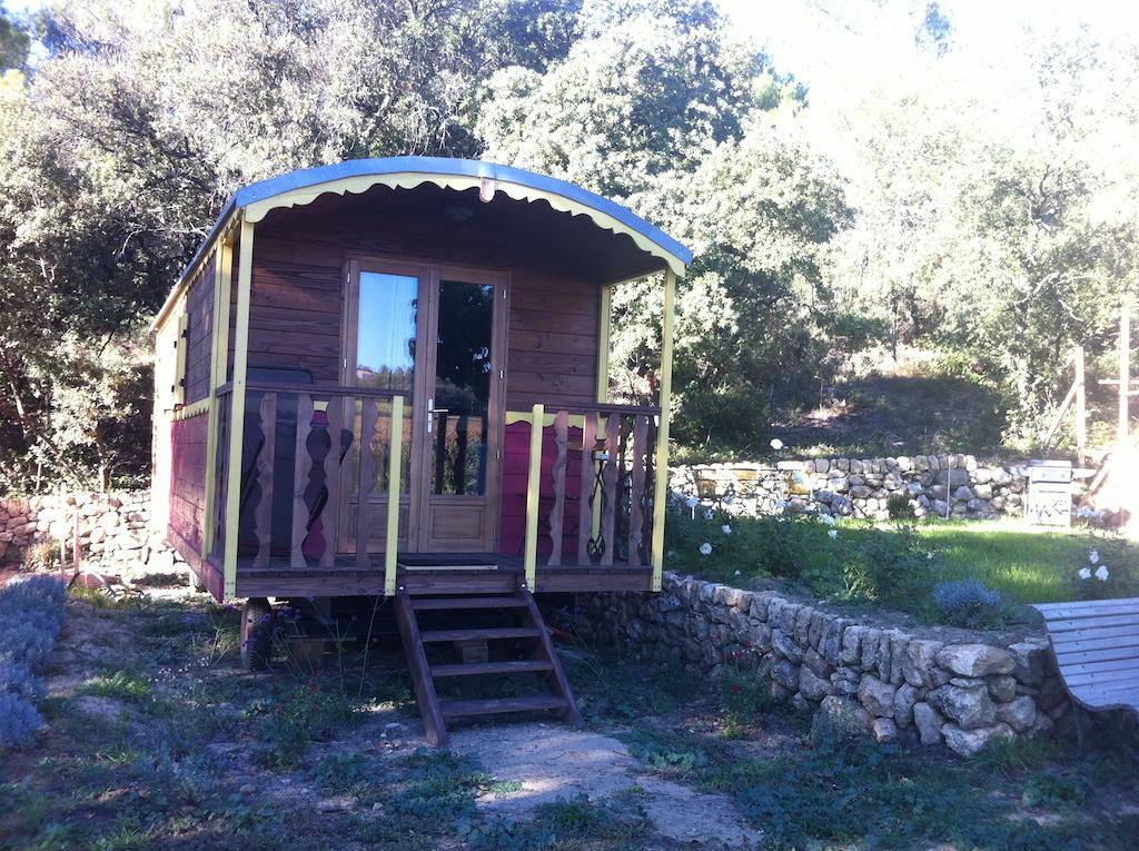 فيلا Domaine Les Perpetus La Tour-dʼAigues المظهر الخارجي الصورة